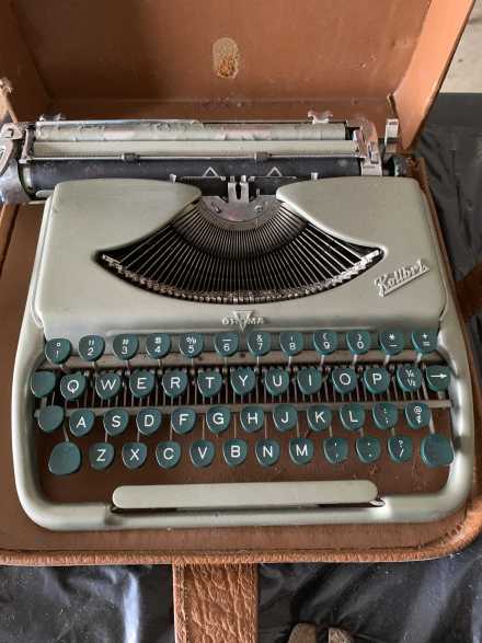 Vintage Groma Kolibri Typewriter with Leather Case