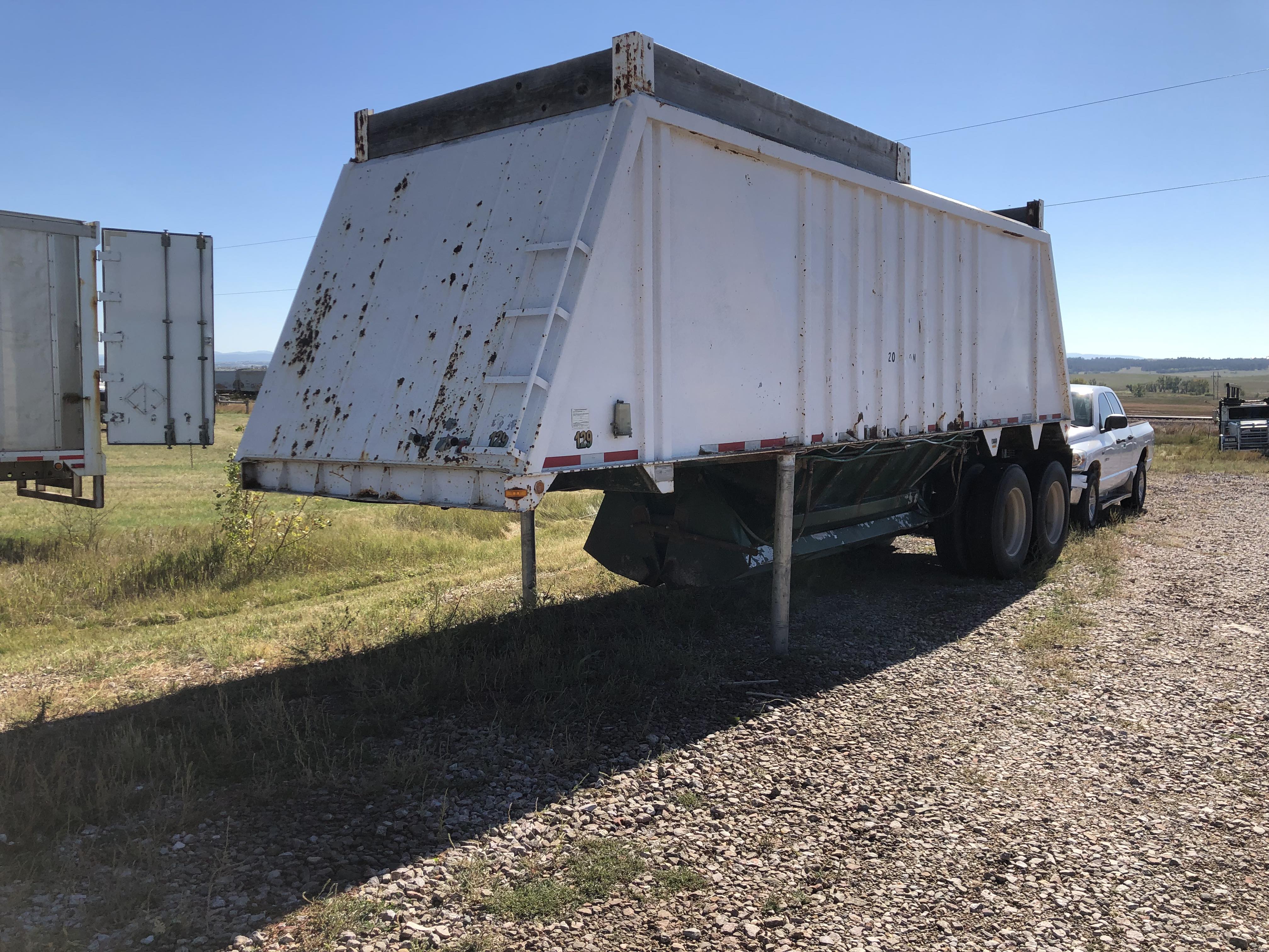 1978 belly dump trailer Belle Fourche AirAuctioneer