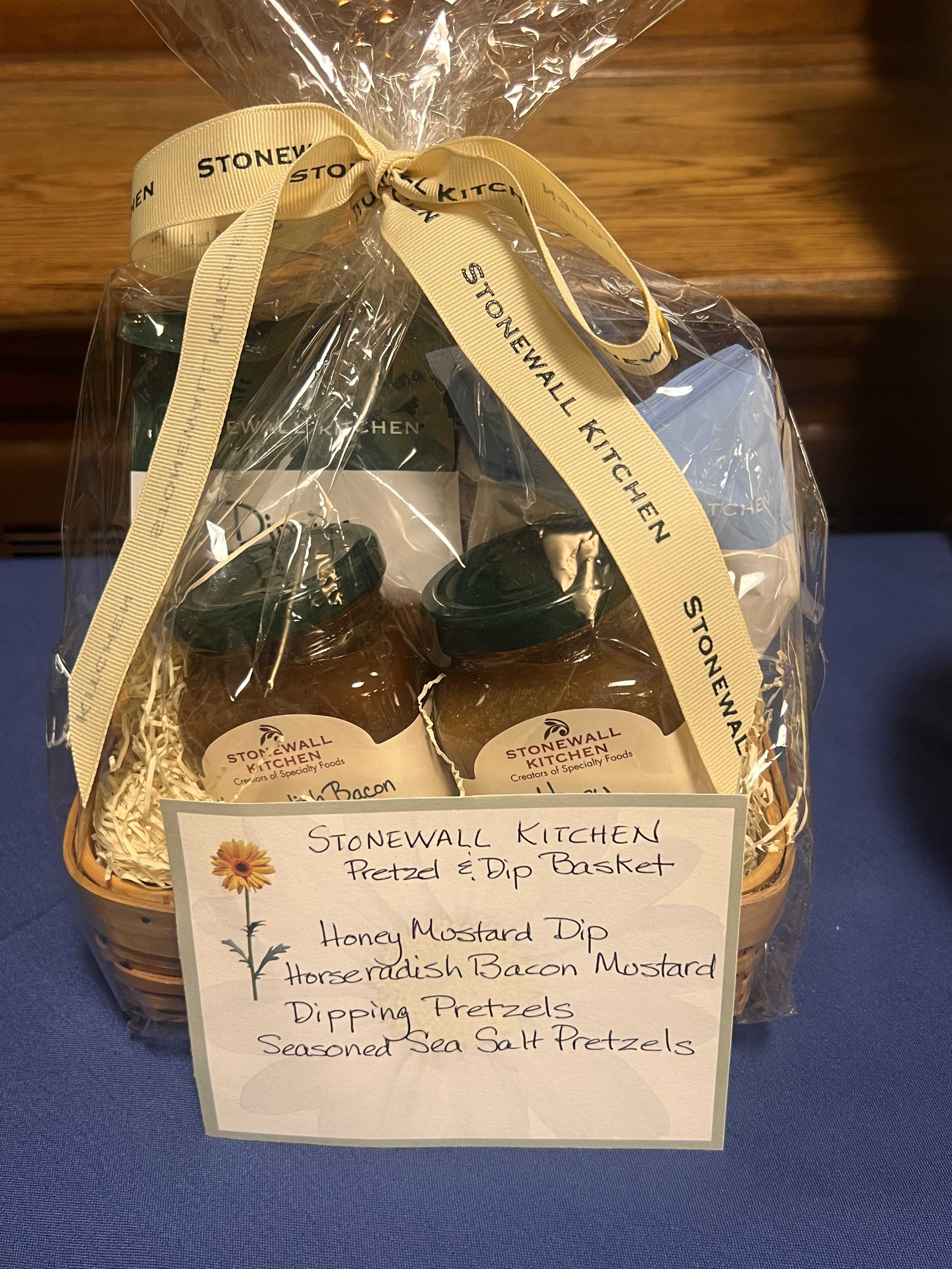 Stonewall Kitchen Pretzel and Dip Basket AirAuctioneer