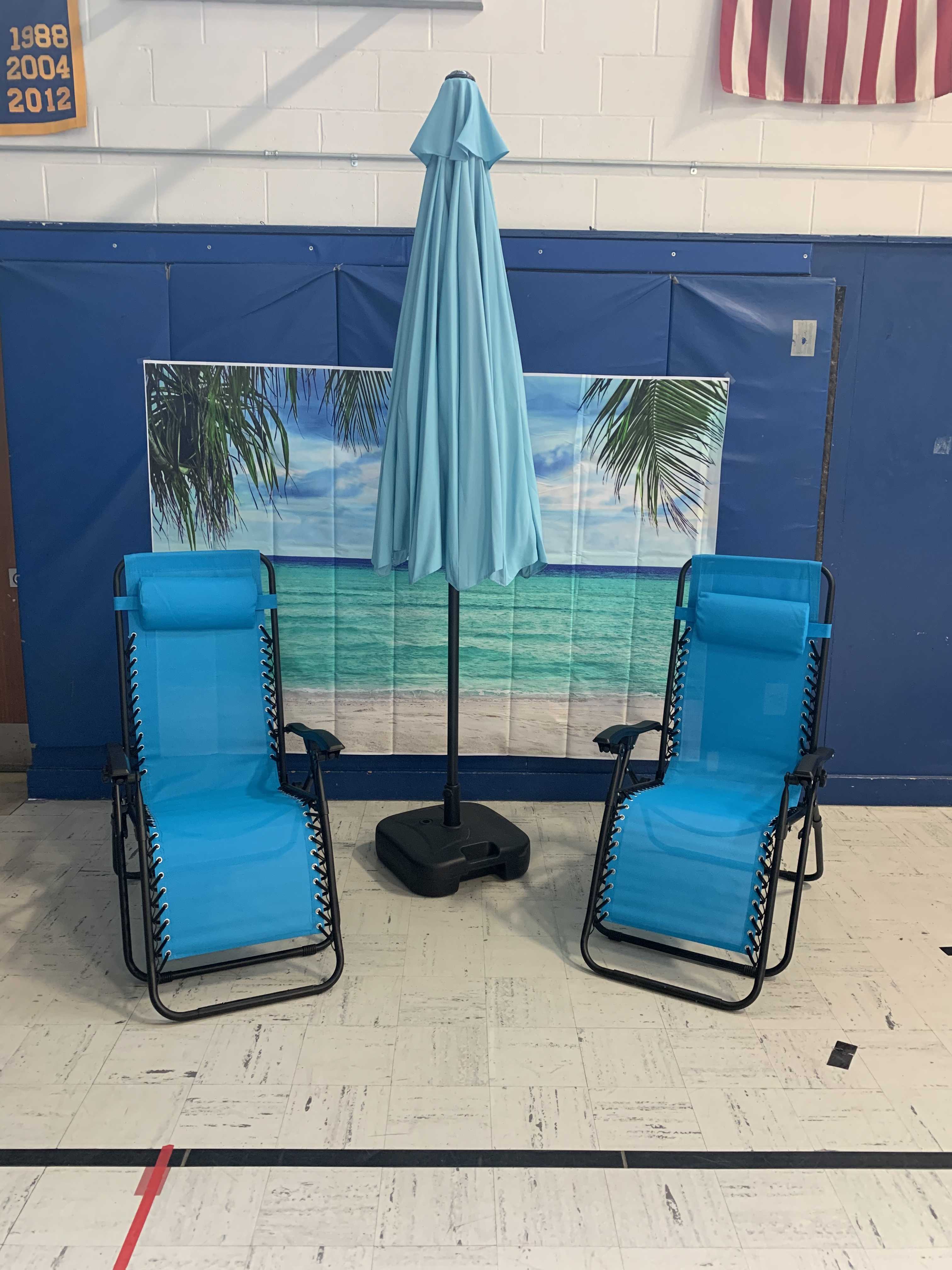 Zero gravity chairs and umbrella AirAuctioneer