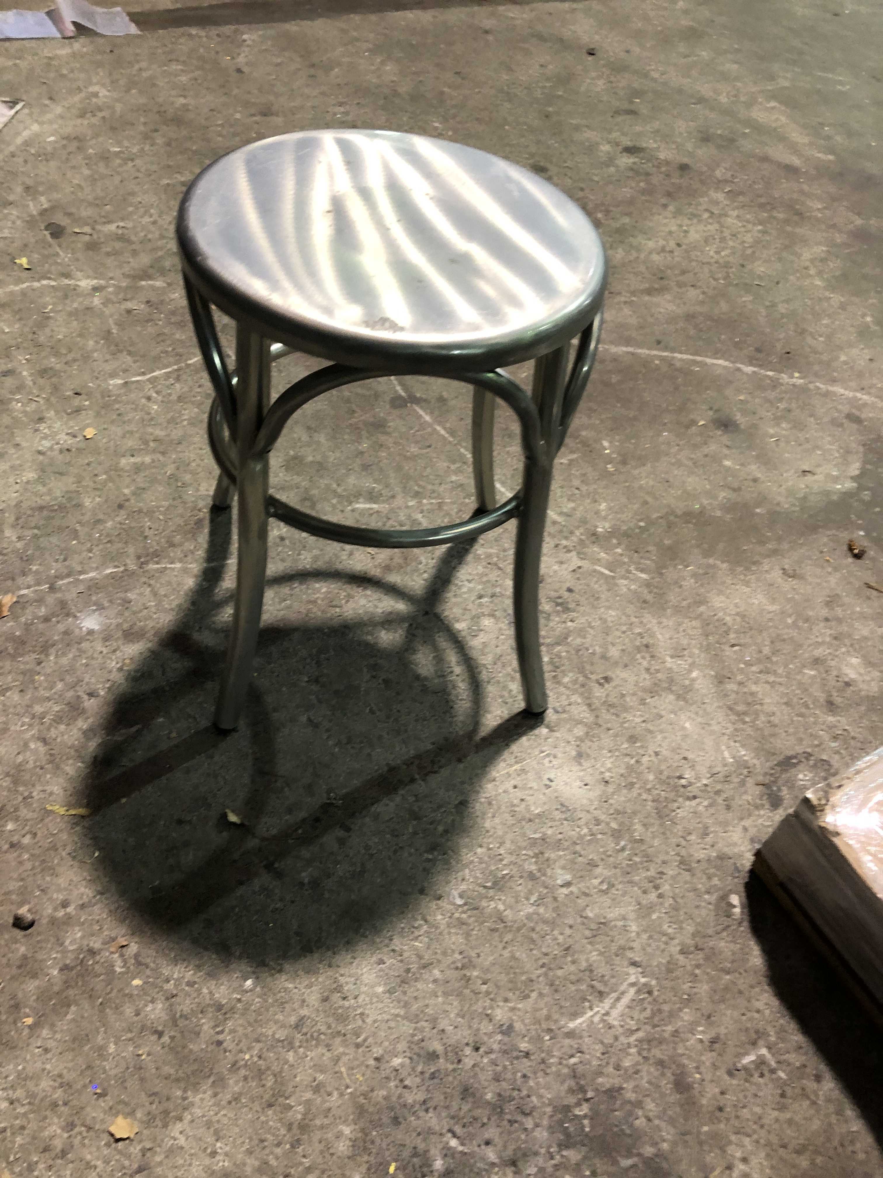 (bulk lot) Metal stools AirAuctioneer