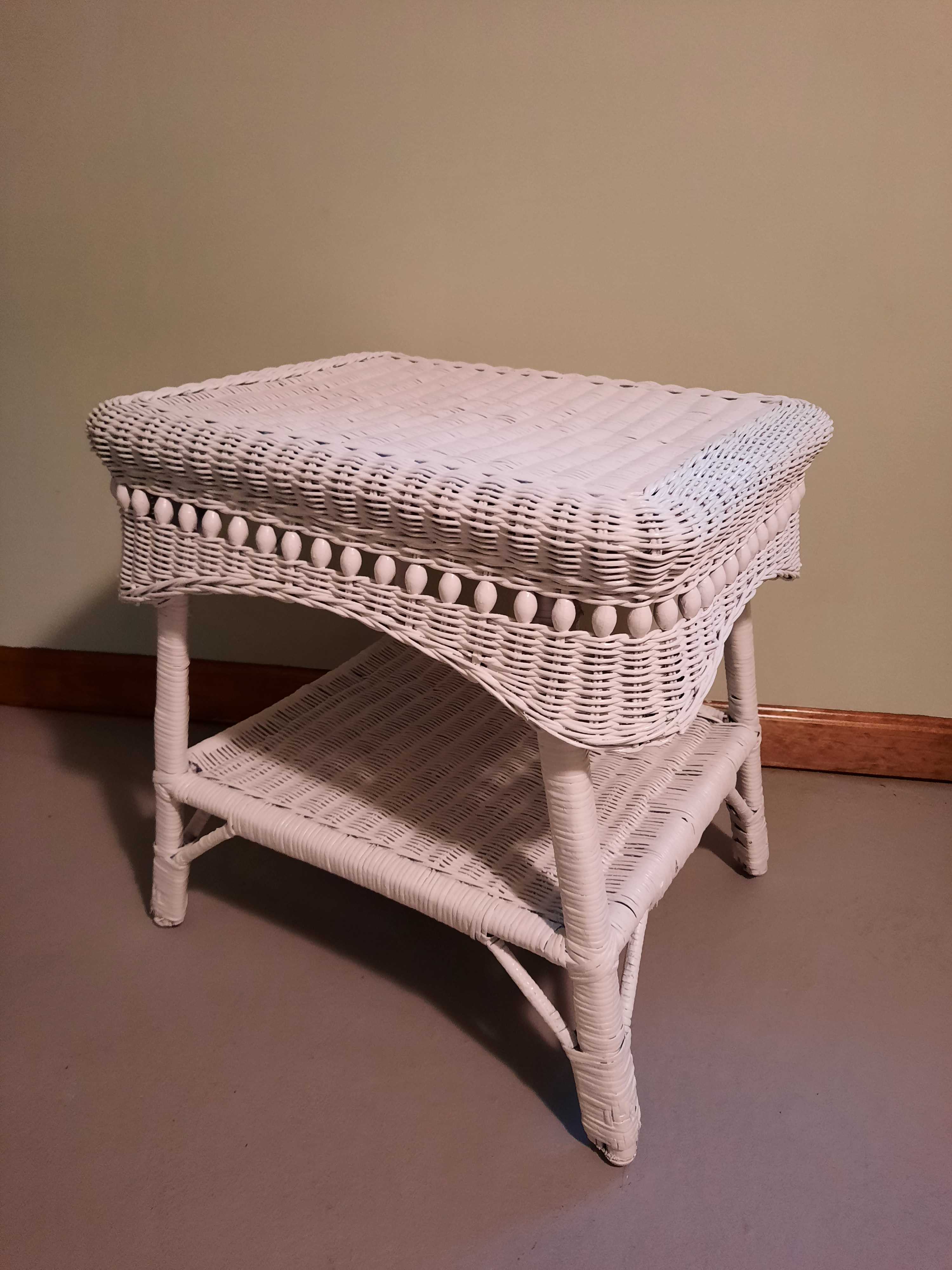 White wicker table AirAuctioneer