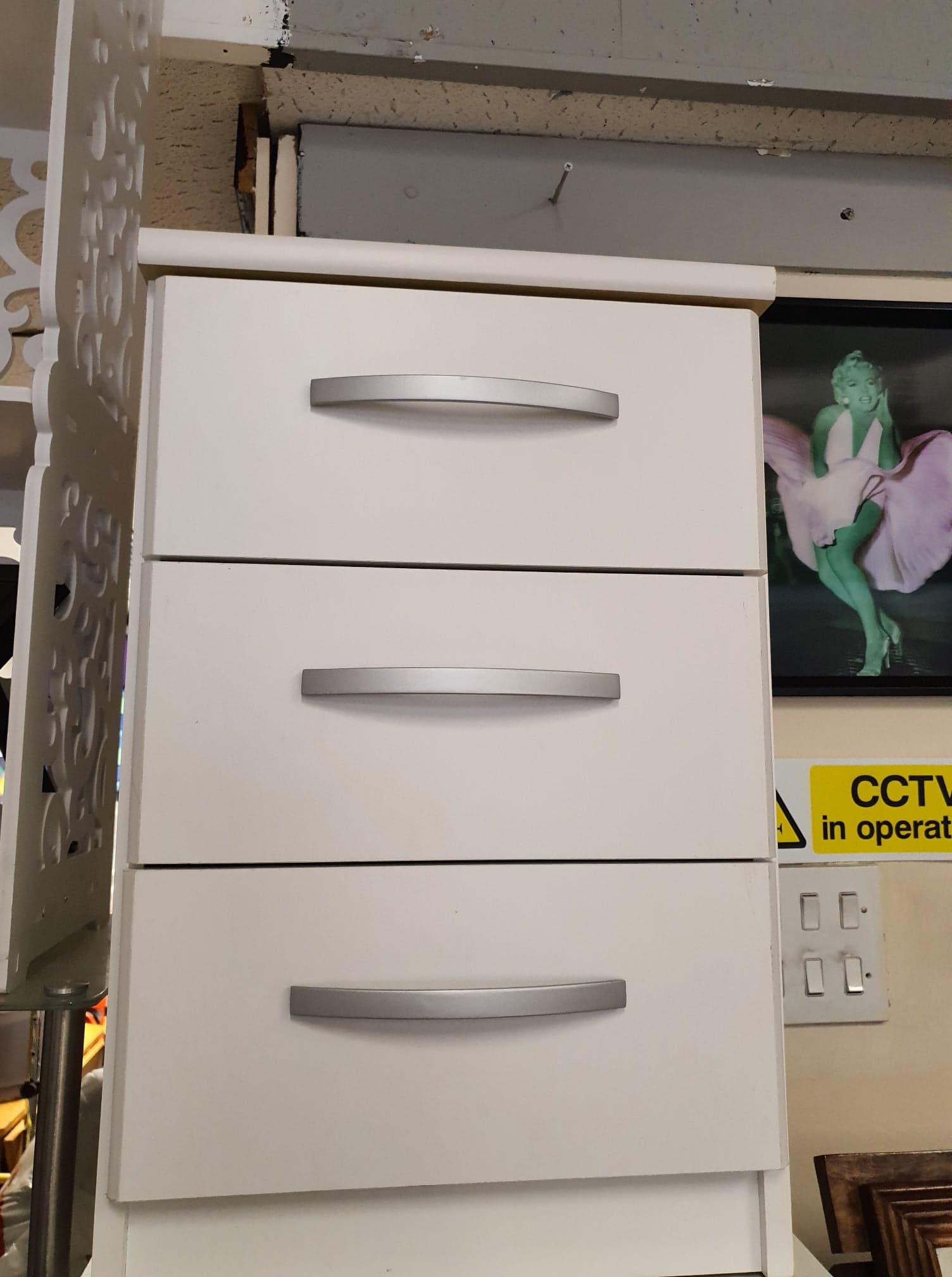 Hallingford 3 Drawer Bedside Table White AirAuctioneer