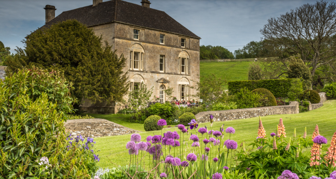 Bed and Breakfast for 2 people for 2 nights at Aylworth Manor